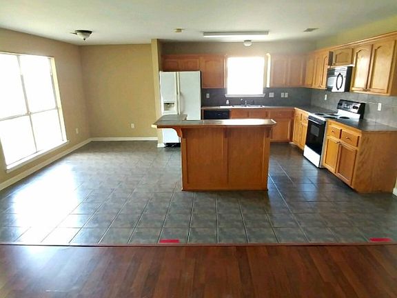 2nd image of 8856 Beauvoir Ave