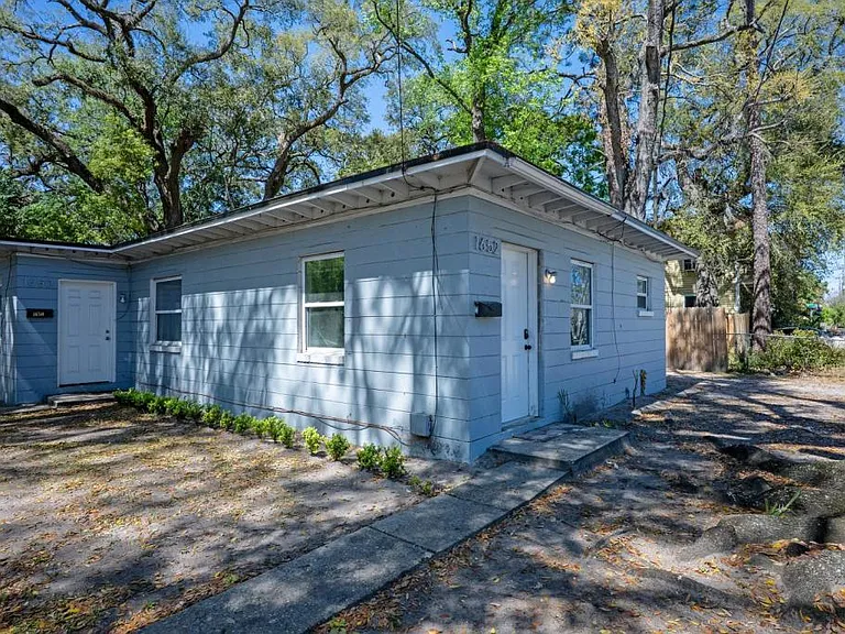 1652 N Myrtle Ave — Photo 2