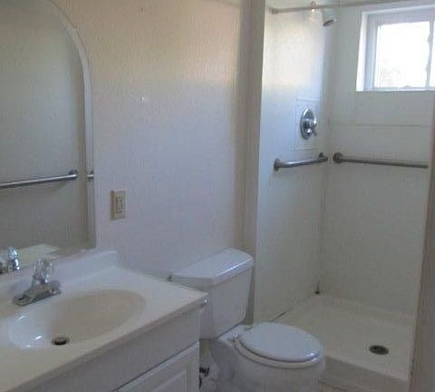 4th image of 3304 Claremont Ave