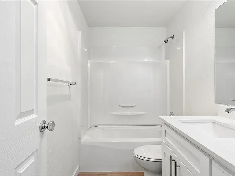 Kamden Court — Photo 18