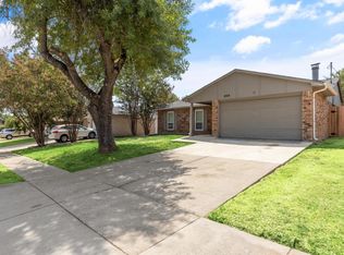 804 Netherland Dr, Arlington, TX 76017