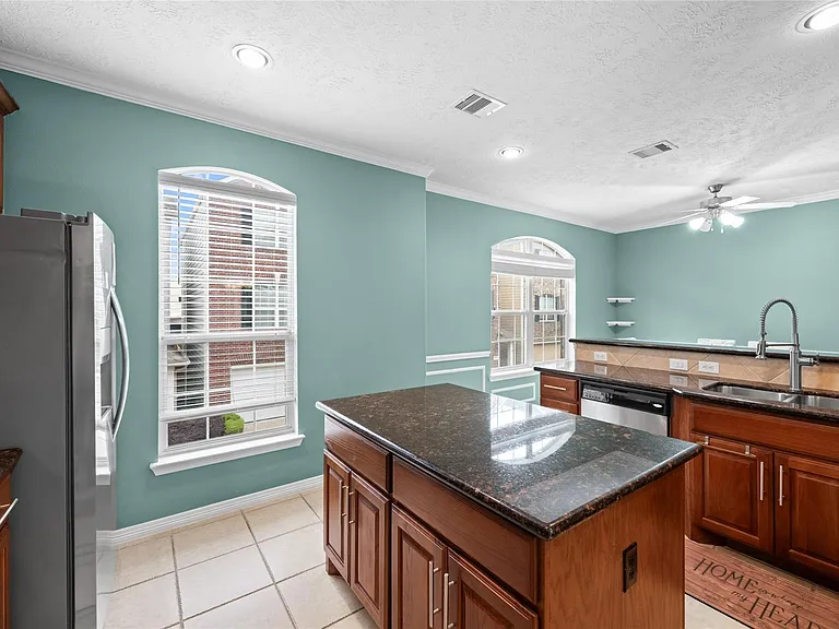 3410 Skyline Village Dr — Photo 23