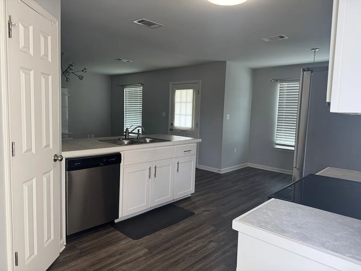 Building Photo - 1501 Ravier Ln