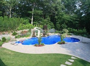 10 Highwoods Ct, Saint James, NY 11780