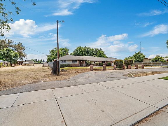 3rd image of 3460 Roselle Ave