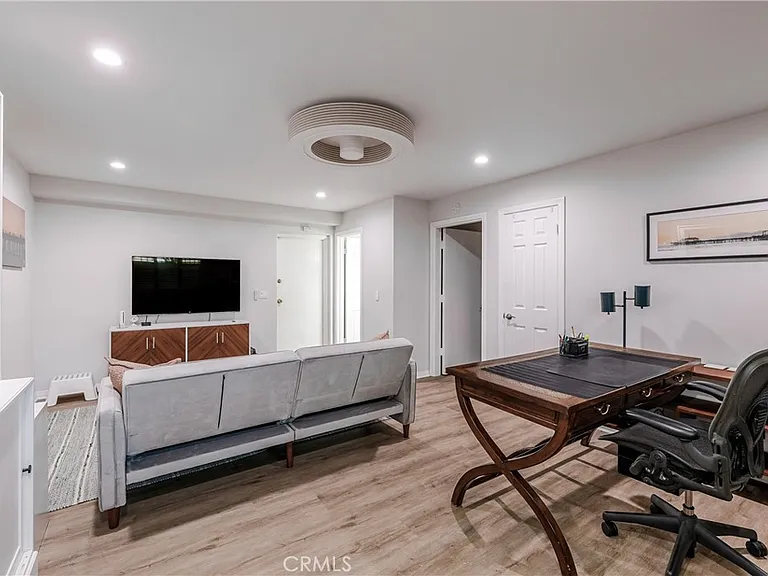 1219 S Catalina Ave — Photo 44