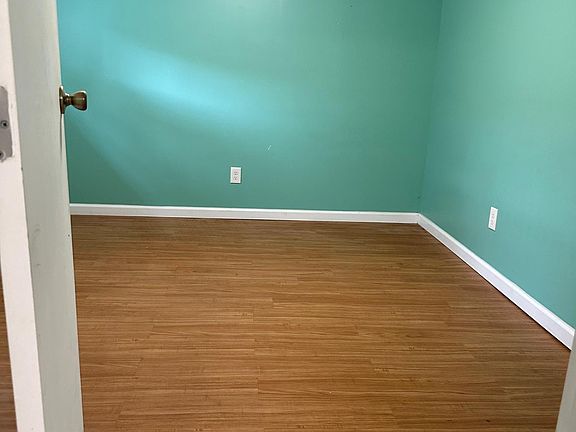 3rd image of 21 Urban Dr
