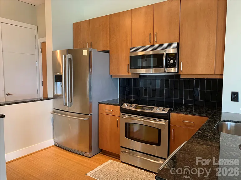 505 E 6th St #1305 — Photo 16