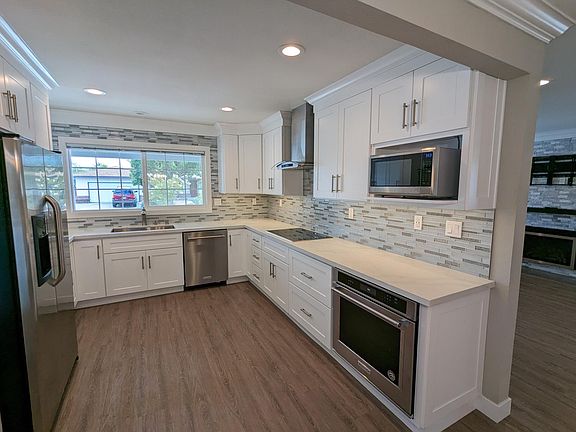 Totally Updated Kitchen w/ Quartz Counters & Stainless Steel Appliances