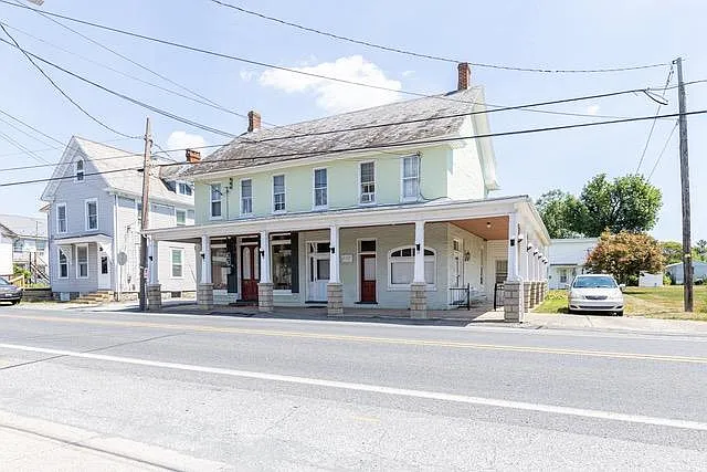 Building Photo - 15 S Main St