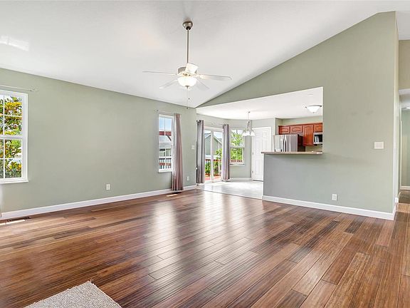 4th image of 1205 Peach Ln