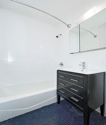 Rented by Icon Realty Management | media 4