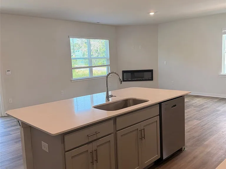 1423 Mammoth Rd — Photo 7