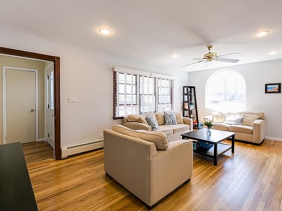 3rd image of 30 Beach St