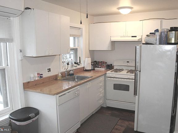3rd image of 4417 Baker St Floor 3