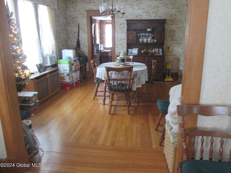 4th image of 1021 Lexington Avenue