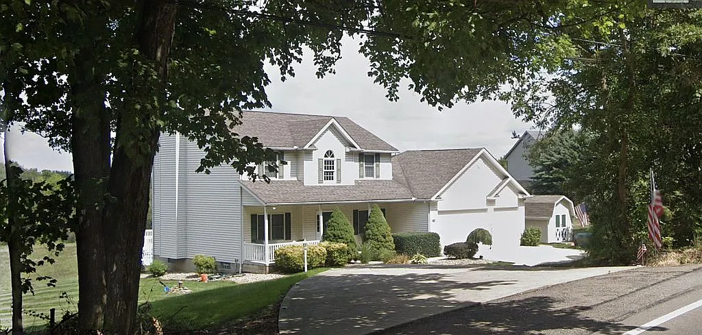 7665 Lisbon St E photo 1