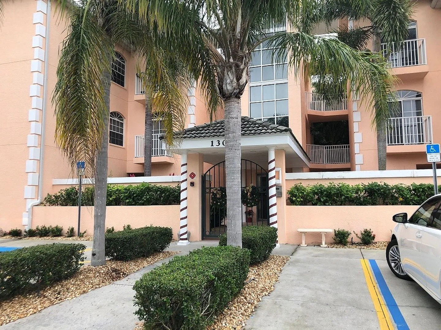 3br/2ba/1cg Seasonal Rental In Courtyards Of Gondola Park — Photo 2