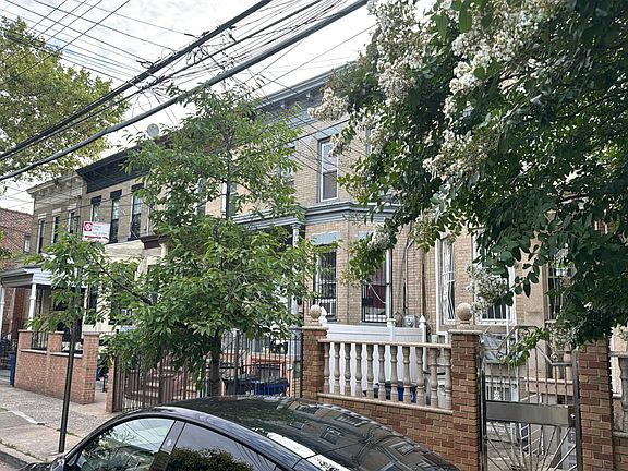2nd image of 637 Crescent St