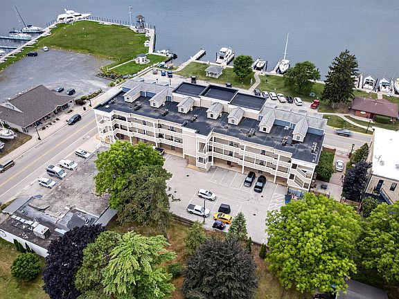 3rd image of 560 S Hancock St #12