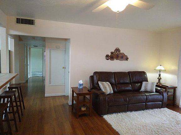 3rd image of 10523 Princess Jeanne Ave NE