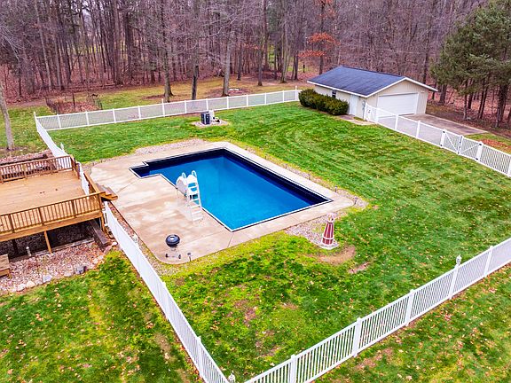 2nd image of 4463 Poplar Ln