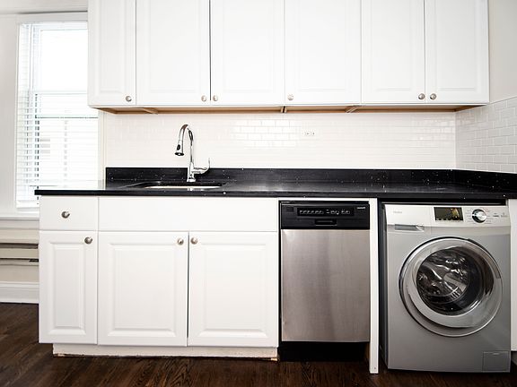 2nd image of 3819 1/2 N Greenview Ave APT 3W