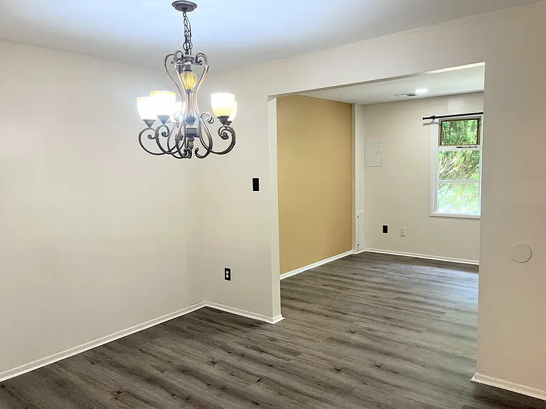403 Woodside Cir — Photo 5