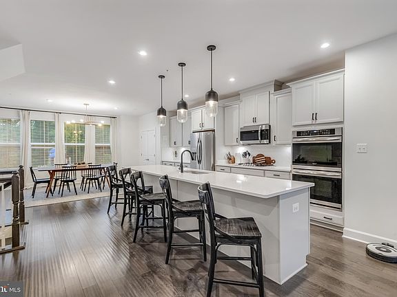 4th image of 9526 Capital Ln