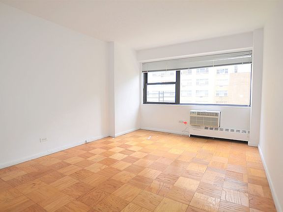 5th image of 330 E 46th St APT 5N