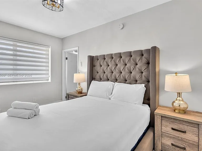 10000 E Bay Harbor Dr #18 — Photo 5