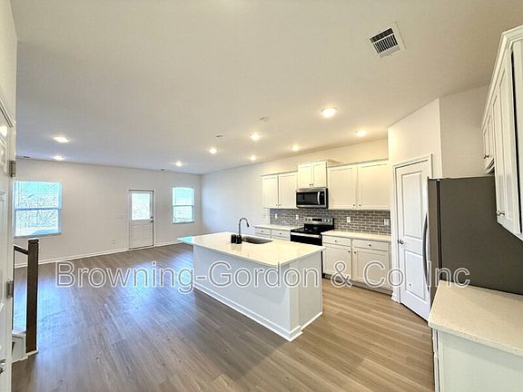 3rd image of 106 Glacier Way
