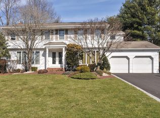 18 Longstreet Rd, Manalapan, NJ 07726