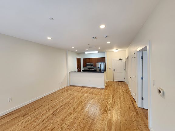 5th image of 7 Miner St #6