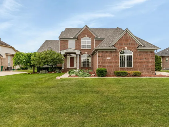 35820 Windridge Dr, New Baltimore, MI 48047