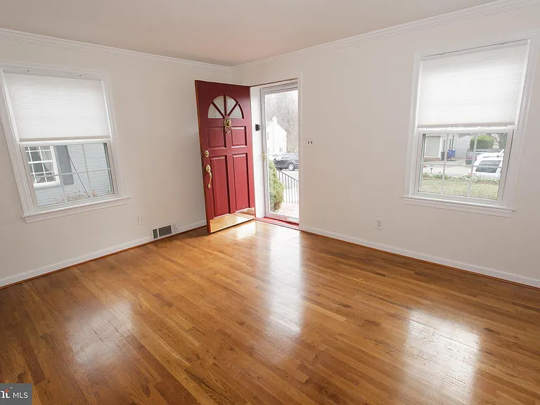 1419 N Longfellow St — Photo 5