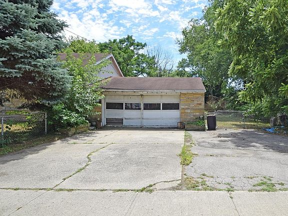 2nd image of 733 Van Buren Ave