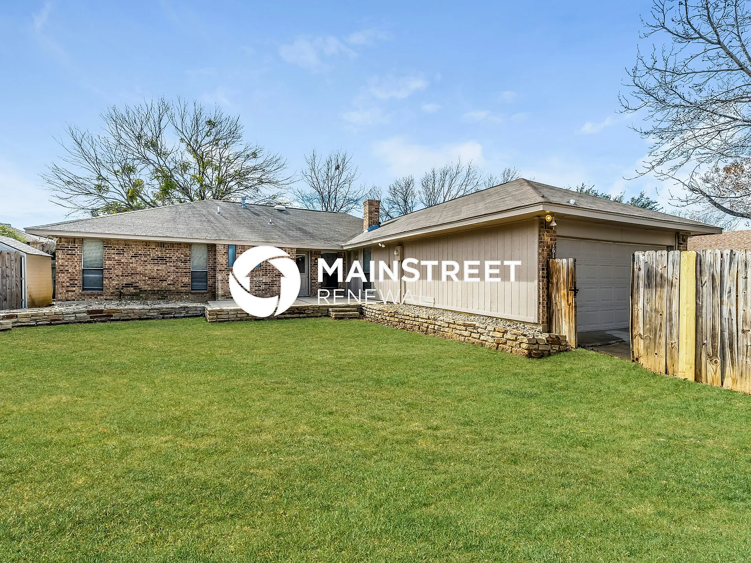 1615 St James Dr — Photo 1