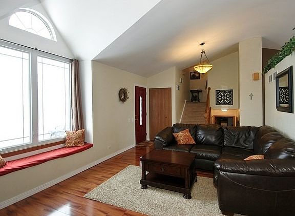 2nd image of 976 Annandale Dr