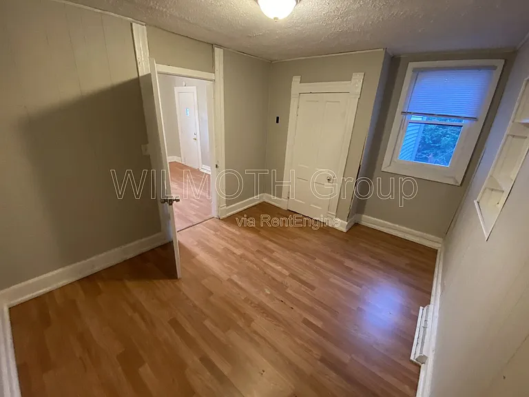 918 W 27th St — Photo 9