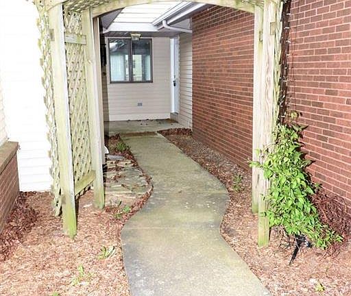4th image of 774 Deerwood Dr