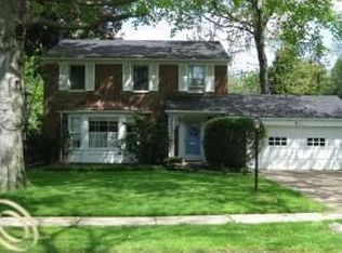 811 Tottenham Rd, Birmingham, MI 48009