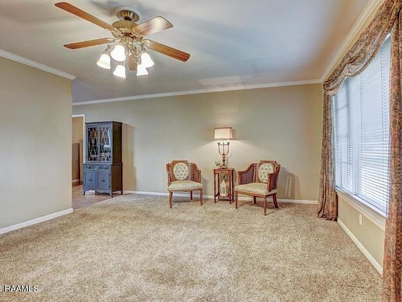 4th image of 205 Halcott Dr