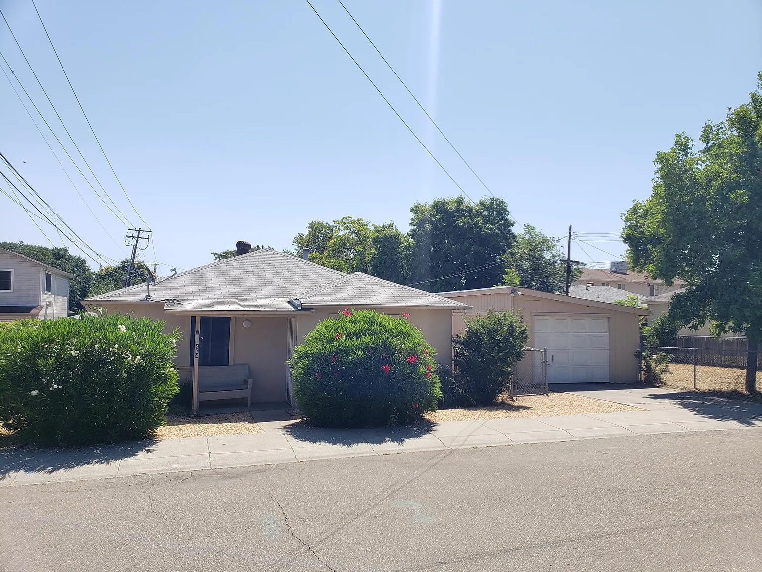 404 Niles Ave photo 1