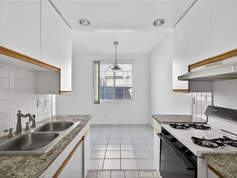 4441 Woodman Ave #111 — Photo 18