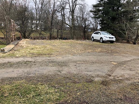 Designated parking space for up to 3+ cars