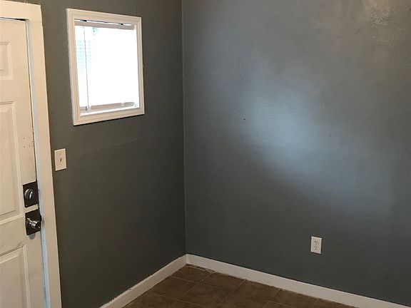 5th image of 827 W Rosewood Ave APT 3