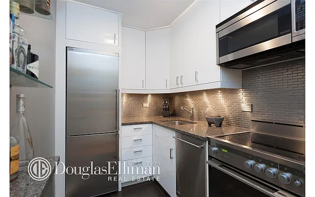 Rented by Douglas Elliman | media 19