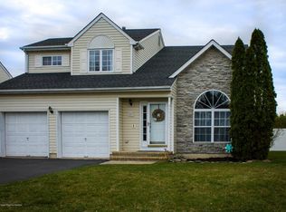 27 Capitol Reef Rd, Howell, NJ 07731