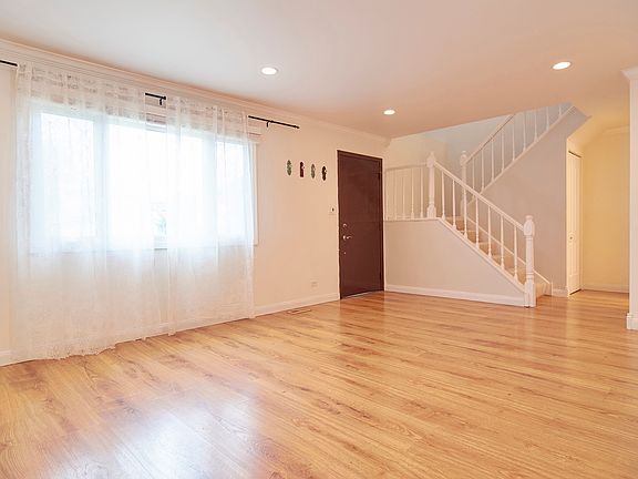 2nd image of 1465 Westbury Dr